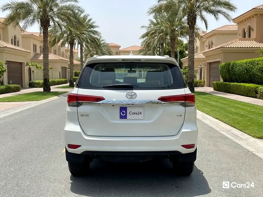 AED 1,578/m | 0 DP | Free 3 Months Warranty | Service History | 30 Day Return | TOYOTA FORTUNER 2023 - Image 4