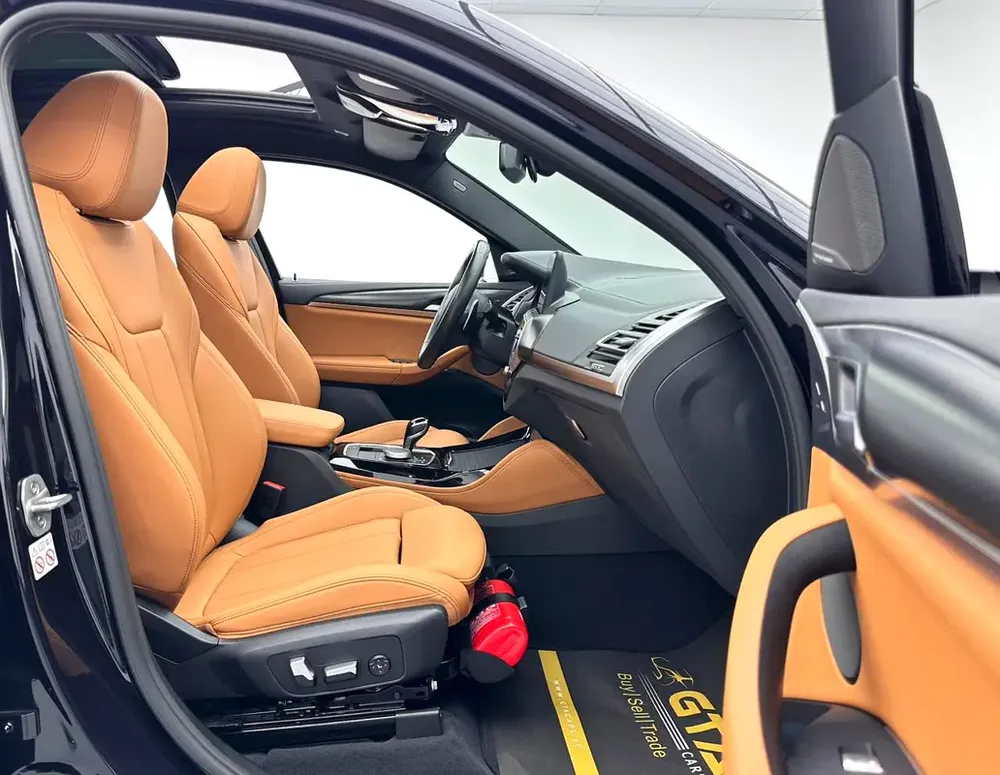 2024 BMW X4 xDrive30i M-Sport, Oct/2028 BMW Warranty + Service Contract, Full Service History, GCC - Image 16