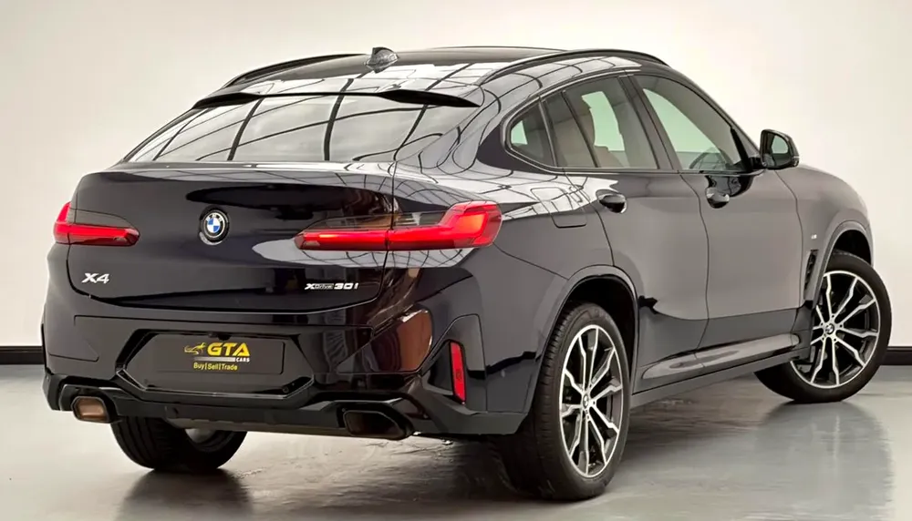 2024 BMW X4 xDrive30i M-Sport, Oct/2028 BMW Warranty + Service Contract, Full Service History, GCC - Image 4