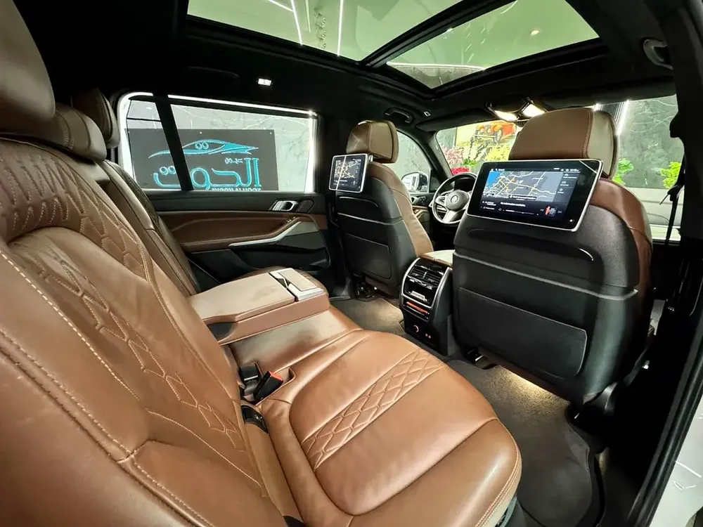 AMAZING BMW X7 || 7 SEATS || RADAR || TOP RANGE || ACCIDENT FREE || GCC - Image 17