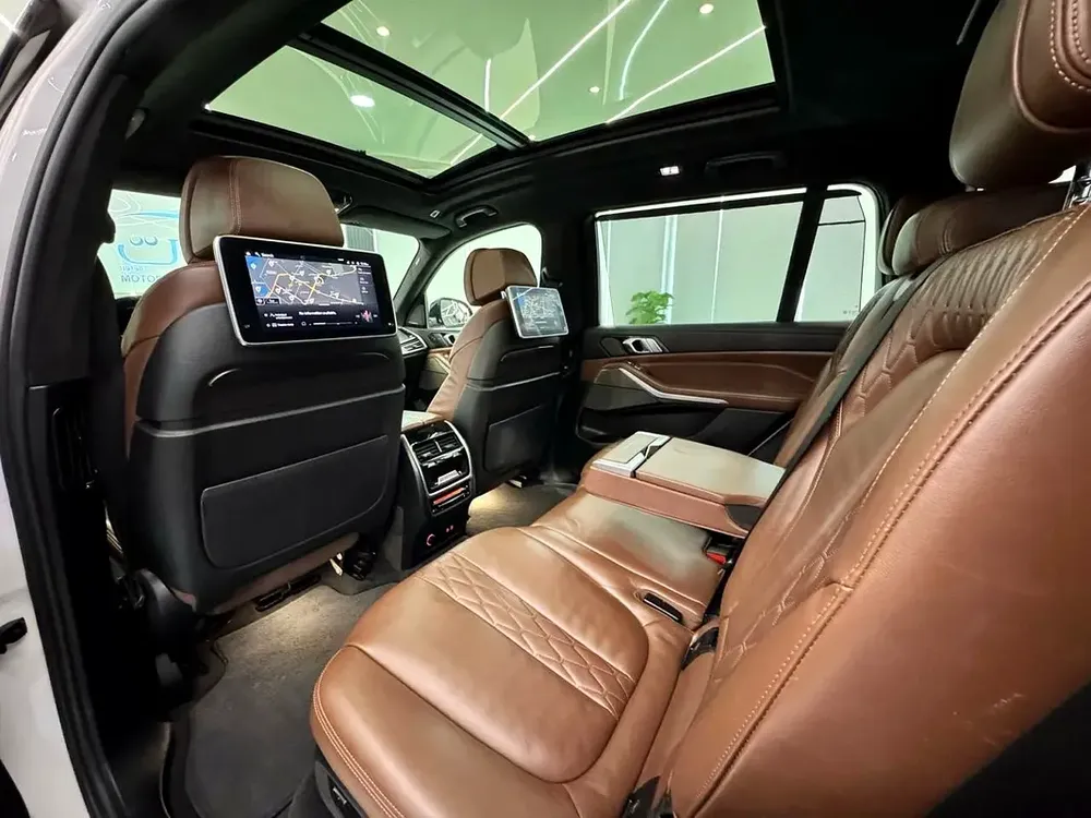 AMAZING BMW X7 || 7 SEATS || RADAR || TOP RANGE || ACCIDENT FREE || GCC - Image 18