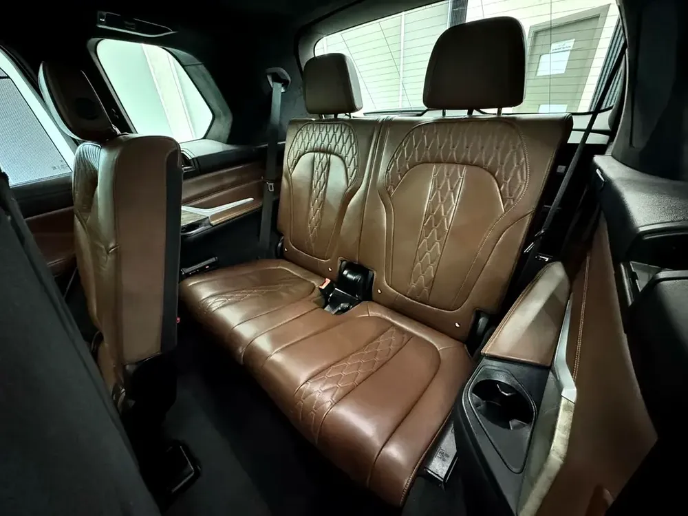 AMAZING BMW X7 || 7 SEATS || RADAR || TOP RANGE || ACCIDENT FREE || GCC - Image 19