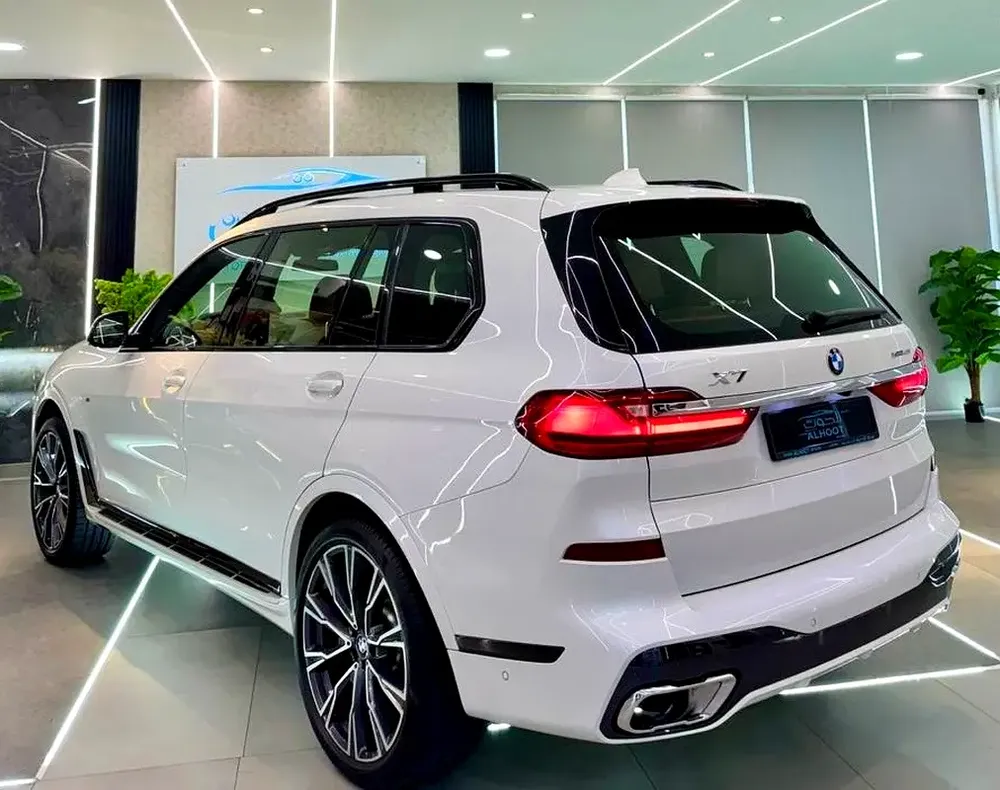 AMAZING BMW X7 || 7 SEATS || RADAR || TOP RANGE || ACCIDENT FREE || GCC - Image 4