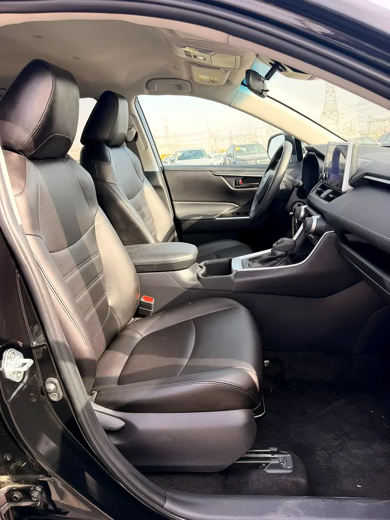 Toyota RAV4 MID - 2024 Mid Option- 4X4 - Well maintained - Image 10