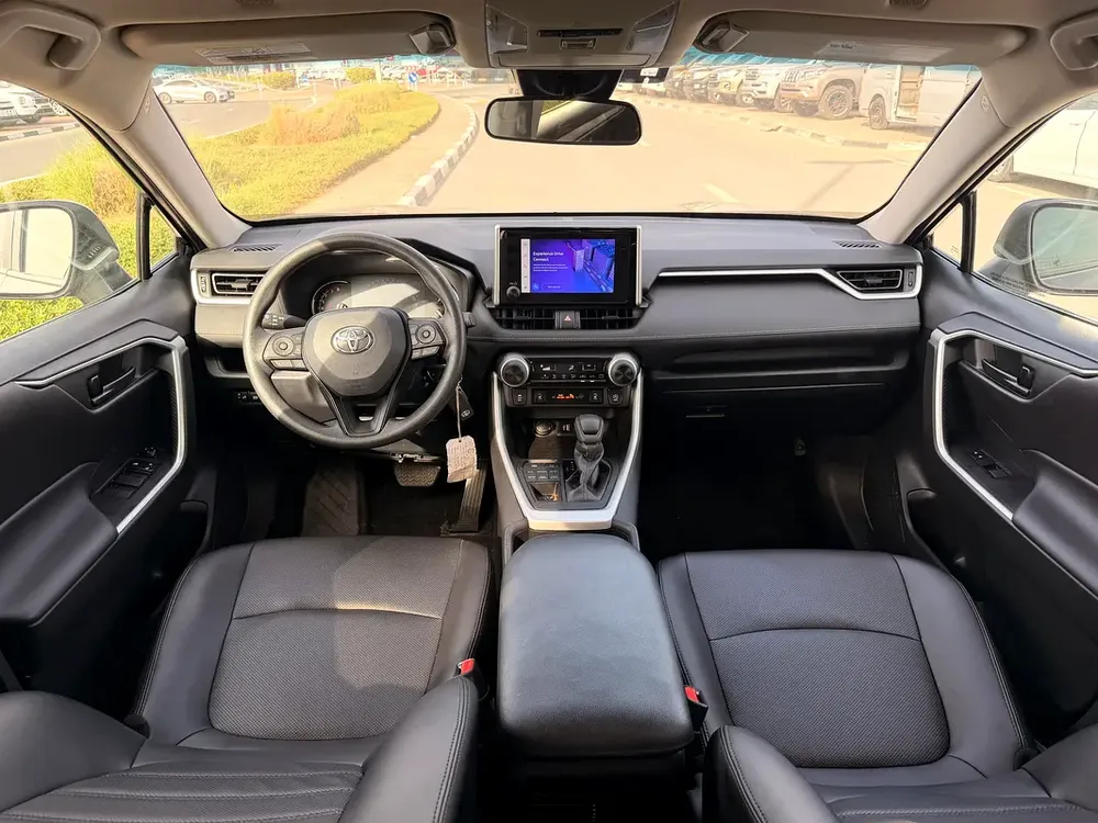 Toyota RAV4 MID - 2024 Mid Option- 4X4 - Well maintained - Image 4