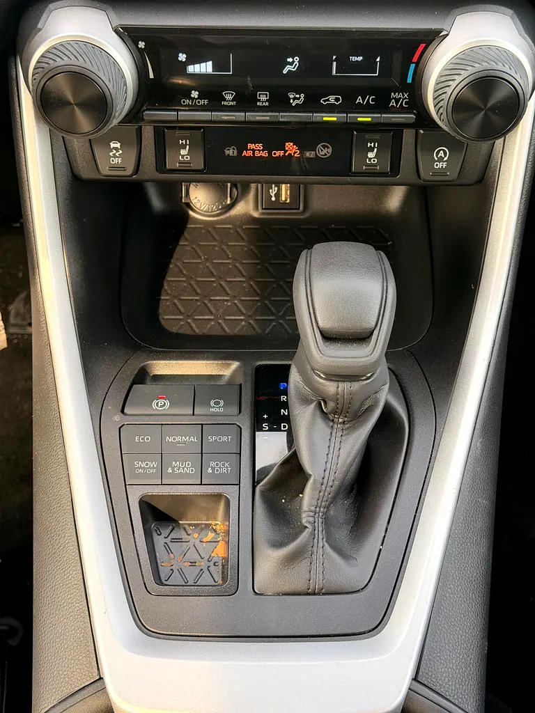 Toyota RAV4 MID - 2024 Mid Option- 4X4 - Well maintained - Image 8