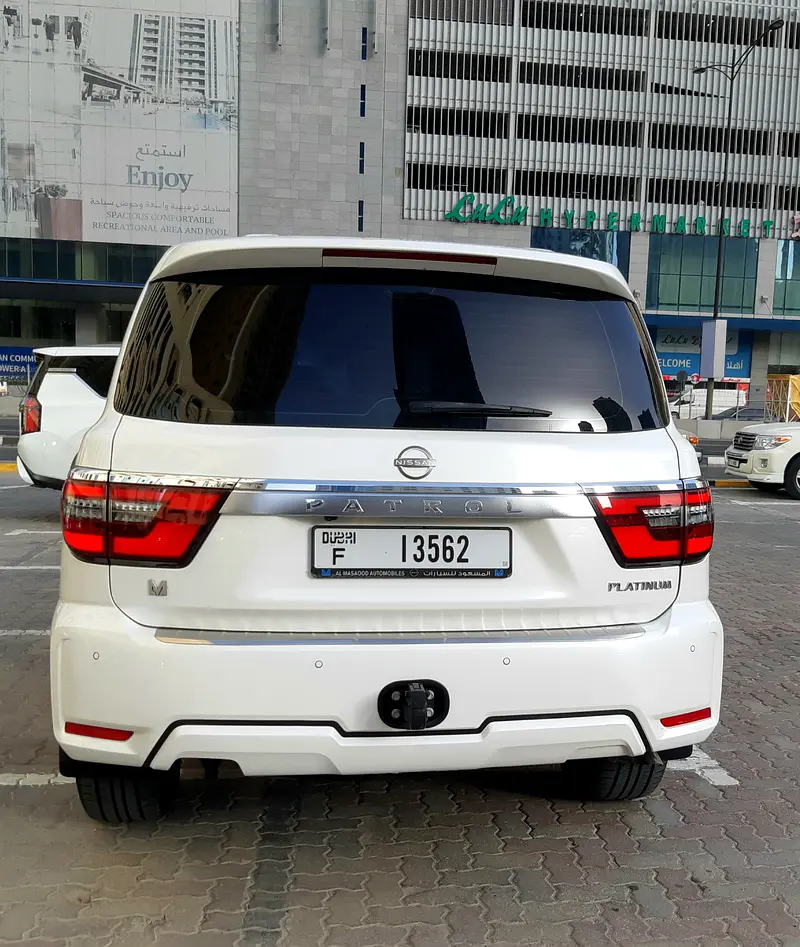 ALMOST NEW NISSAN PATROL 4.0L 2023 PLATINUM V6 GCC SPEC RADAR 6 CAMERAS NAVI SUNROOF LEATHER SEATS - Image 5