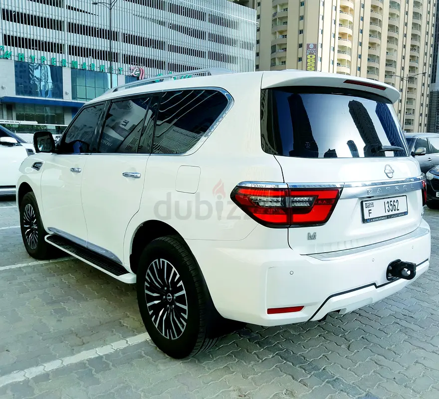 ALMOST NEW NISSAN PATROL 4.0L 2023 PLATINUM V6 GCC SPEC RADAR 6 CAMERAS NAVI SUNROOF LEATHER SEATS - Image 6