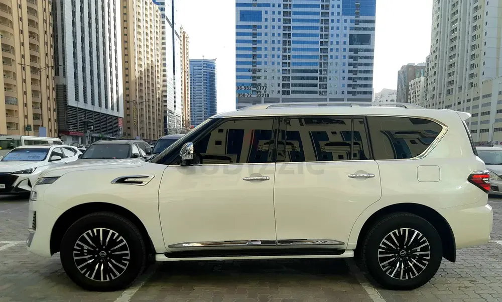 ALMOST NEW NISSAN PATROL 4.0L 2023 PLATINUM V6 GCC SPEC RADAR 6 CAMERAS NAVI SUNROOF LEATHER SEATS - Image 7