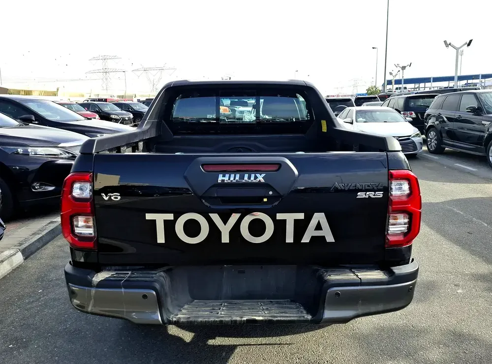 Toyota Hilux Adventure 4.0L 2026 AT DC Black Petrol - GCC Specs - Brand New! Export Only - Image 4