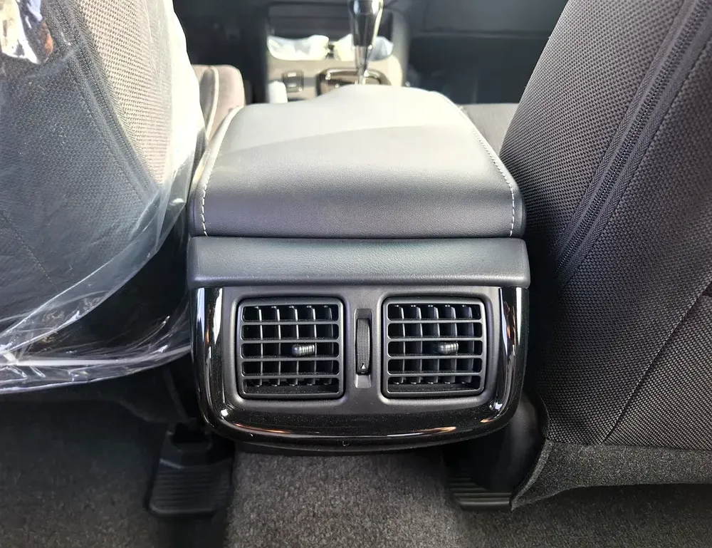 Toyota Hilux Adventure 4.0L 2026 AT DC Black Petrol - GCC Specs - Brand New! Export Only - Image 7