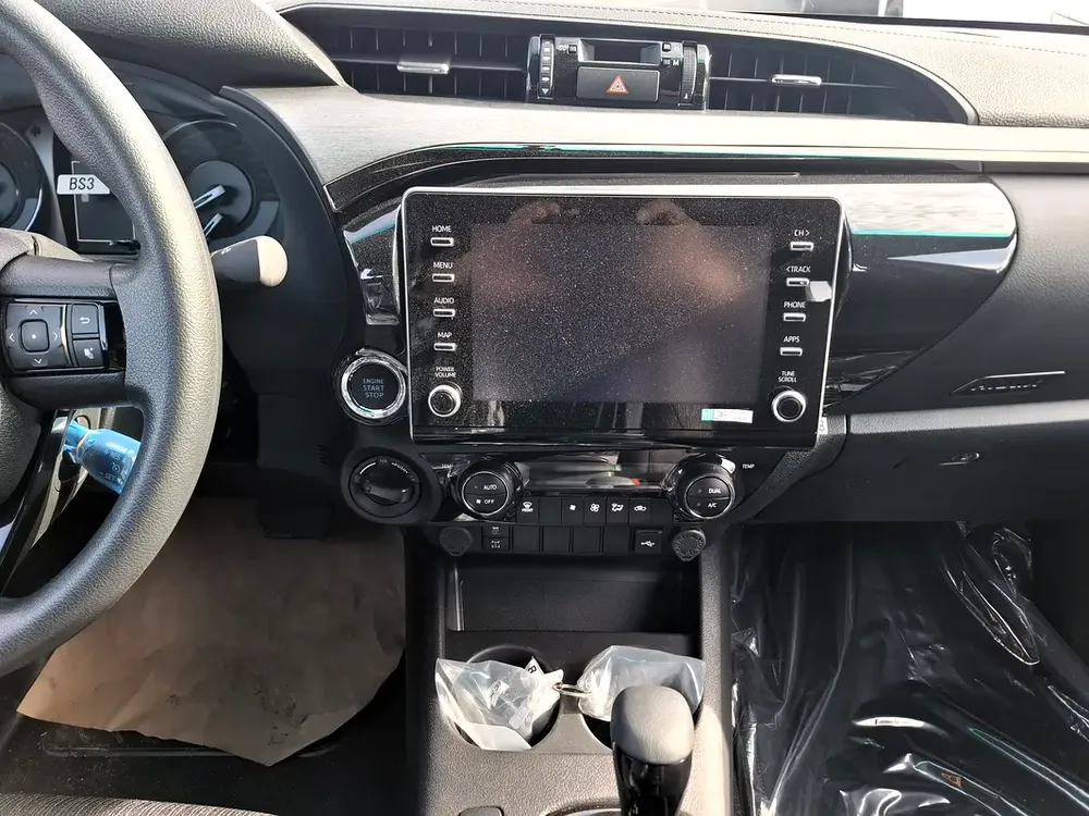 Toyota Hilux Adventure 4.0L 2026 AT DC Black Petrol - GCC Specs - Brand New! Export Only - Image 9