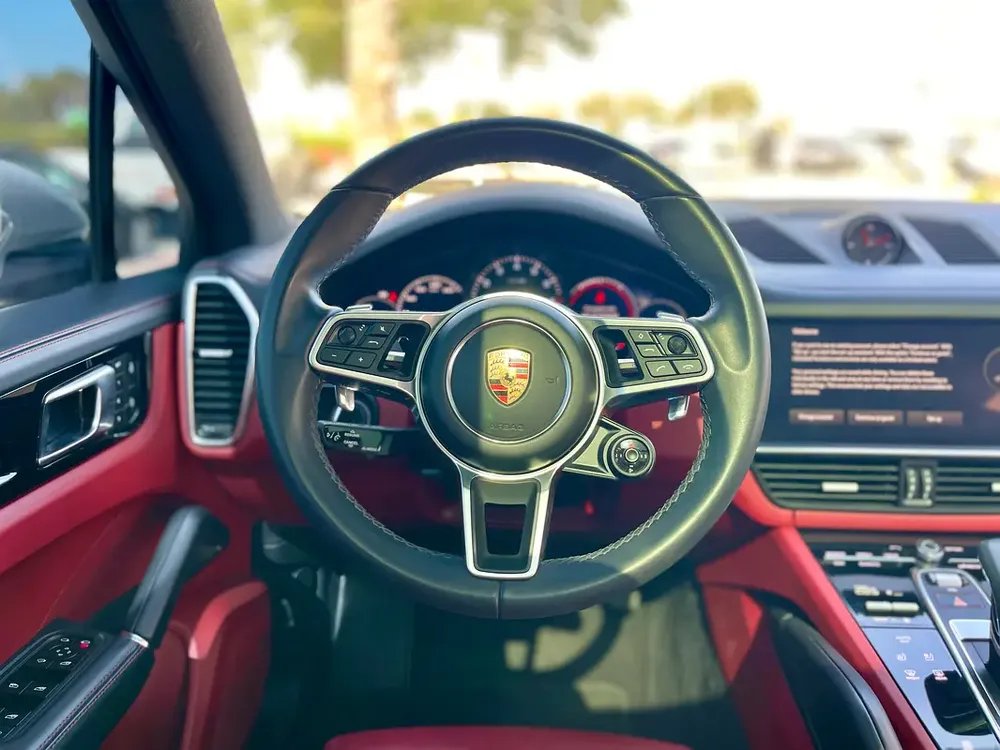 2023 Porsche Cayenne GCC - Chalk Grey |
Luxury SUV with Sporty DNA  Premium
Comfort - Image 10
