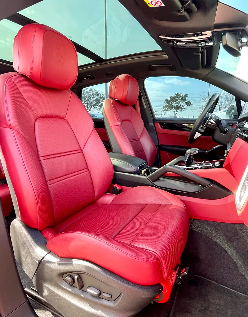 2023 Porsche Cayenne GCC - Chalk Grey |
Luxury SUV with Sporty DNA  Premium
Comfort - Image 13