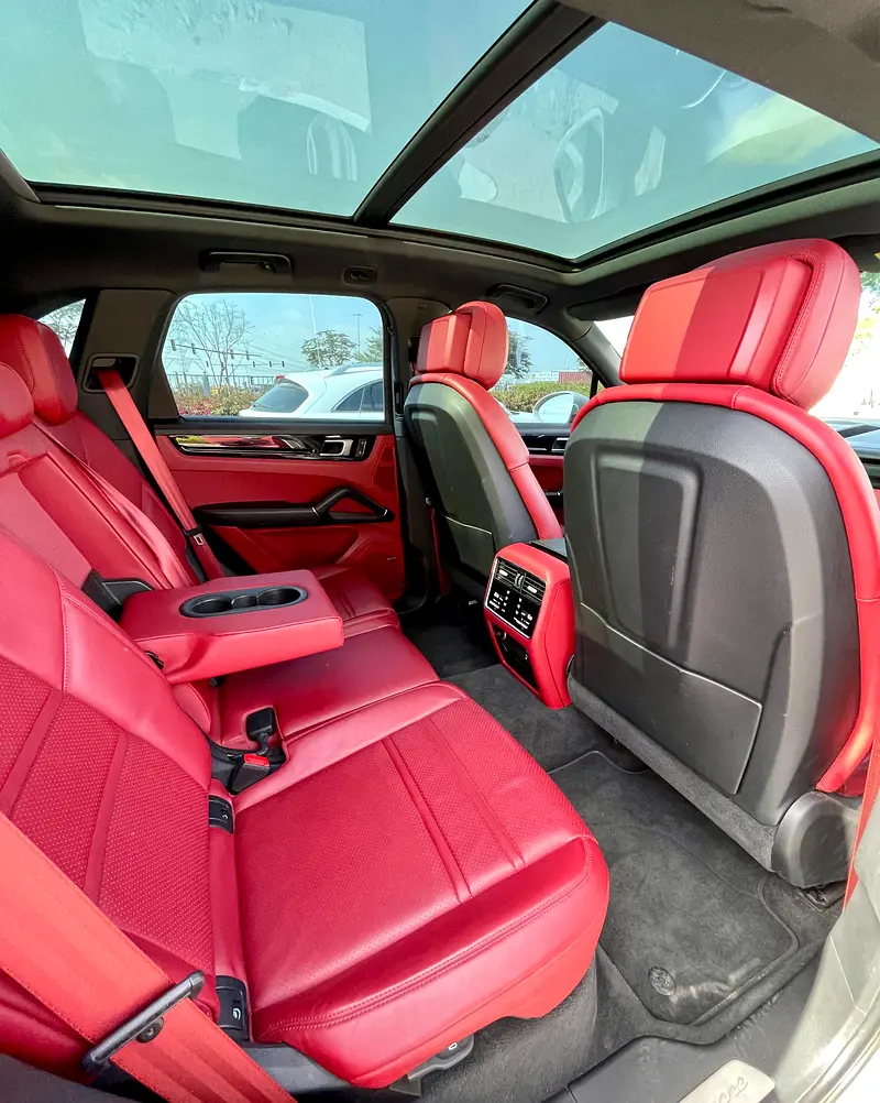 2023 Porsche Cayenne GCC - Chalk Grey |
Luxury SUV with Sporty DNA  Premium
Comfort - Image 15