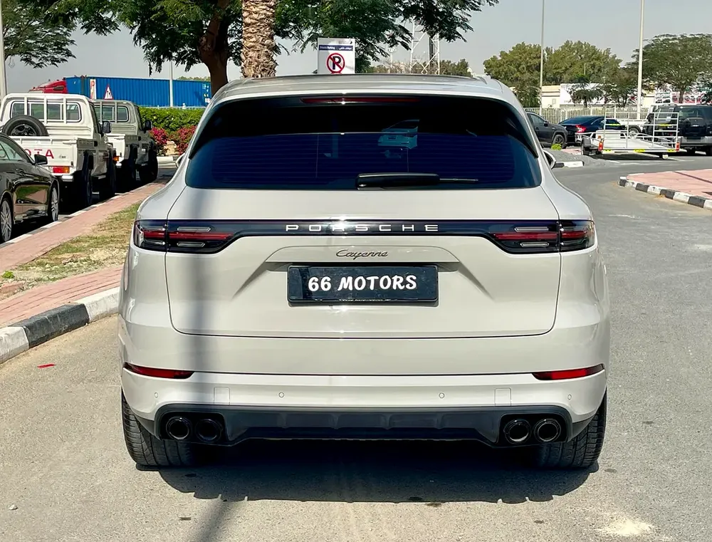 2023 Porsche Cayenne GCC - Chalk Grey |
Luxury SUV with Sporty DNA  Premium
Comfort - Image 4