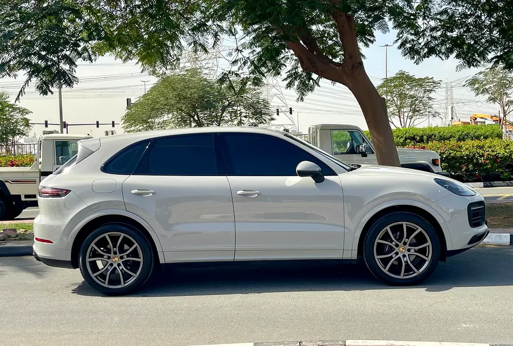 2023 Porsche Cayenne GCC - Chalk Grey |
Luxury SUV with Sporty DNA  Premium
Comfort - Image 7