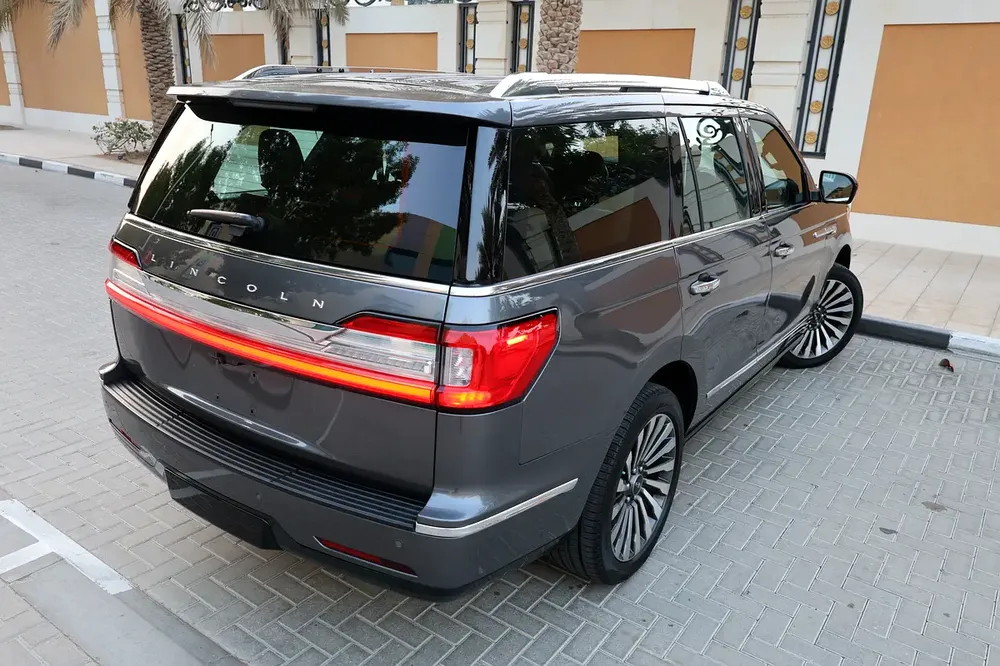 Lincoln Navigator-2021-127000KM-GCC SPECS-EXCELLENT CONDITION - Image 4