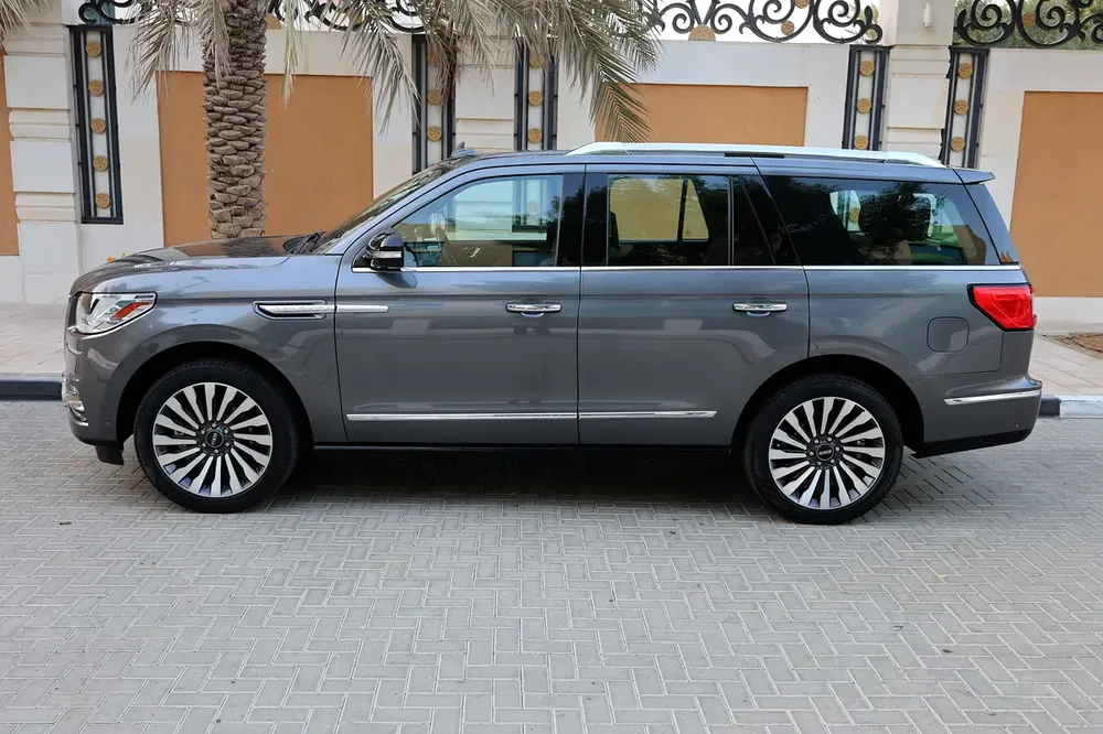 Lincoln Navigator-2021-127000KM-GCC SPECS-EXCELLENT CONDITION - Image 7
