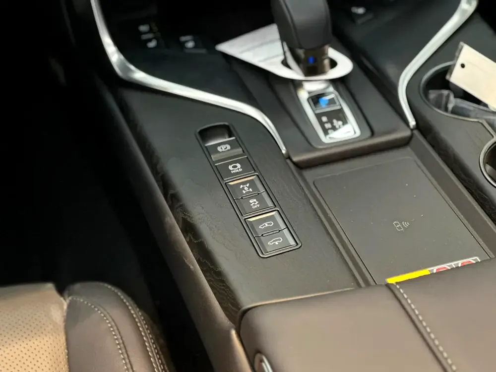 2025 Lexus LX 700h Overtrail - Canadian Specs - Brand New - Image 13