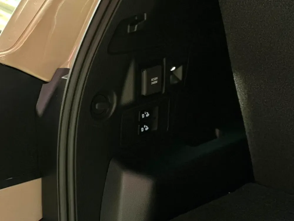 2025 Lexus LX 700h Overtrail - Canadian Specs - Brand New - Image 18
