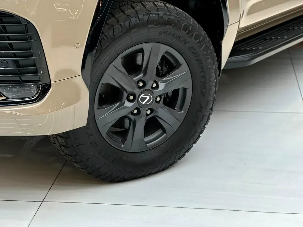 2025 Lexus LX 700h Overtrail - Canadian Specs - Brand New - Image 4