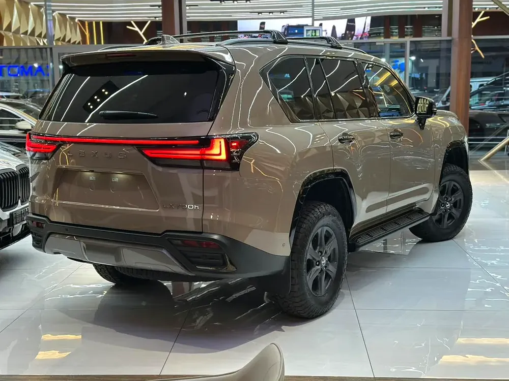 2025 Lexus LX 700h Overtrail - Canadian Specs - Brand New - Image 6