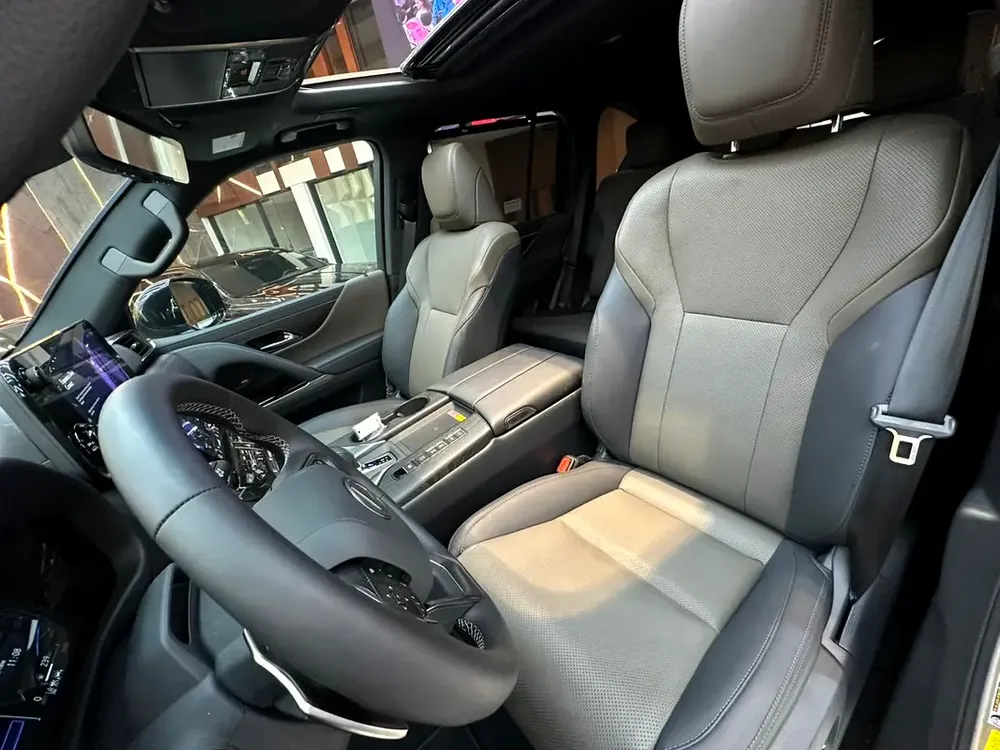 2025 Lexus LX 700h Overtrail - Canadian Specs - Brand New - Image 7
