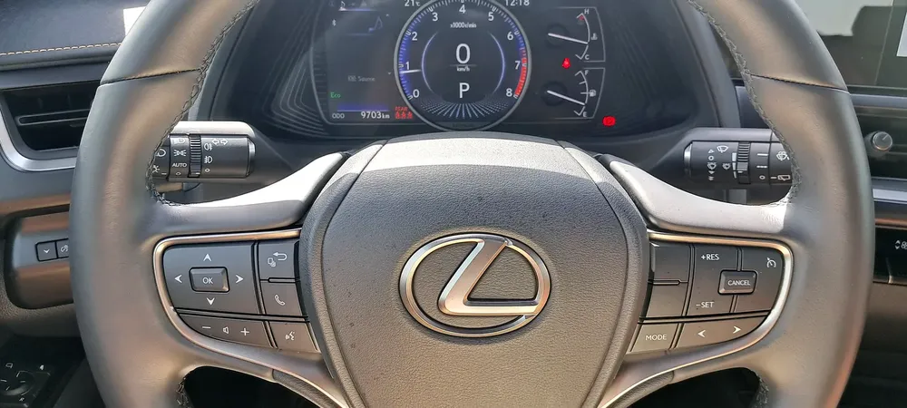 LEXUS UX200 2.0L 10 GEAR SPEED 2023 GCC FULL SERVICE +WARRANTY LEXUS AL FUTTAIM +ORGINAL PAINT 100% - Image 17