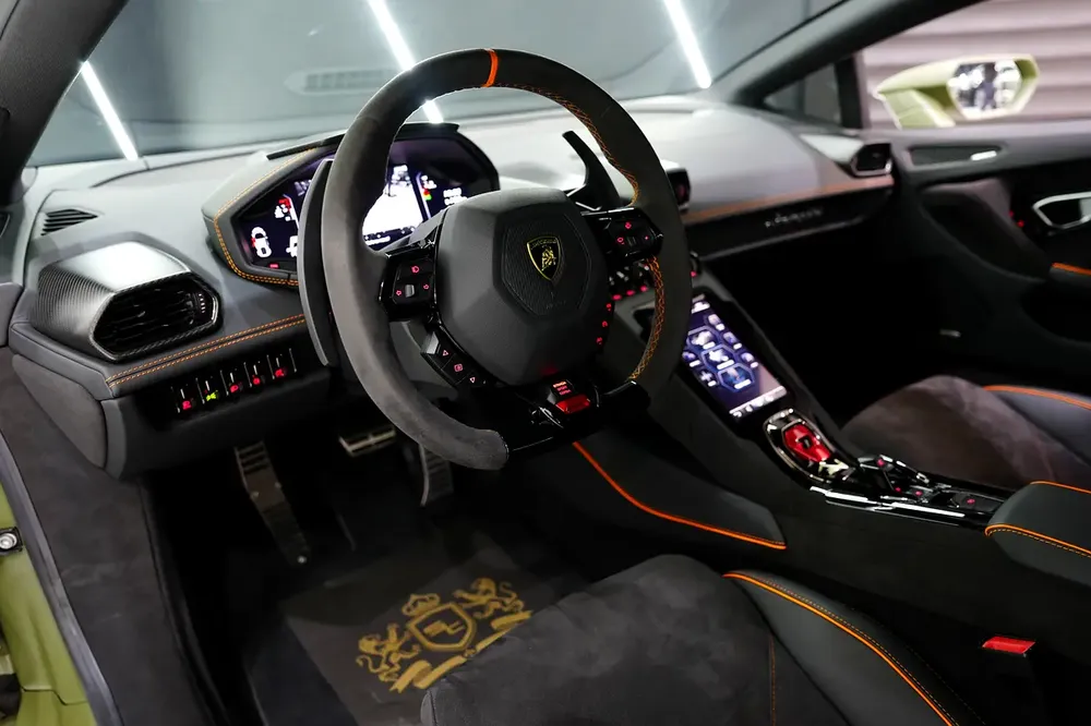 2023 Huracan Tecnica, 60th Anniversary, Lifting System, Apple CarPlay, Lamborghini Warr + Serv!! - Image 4