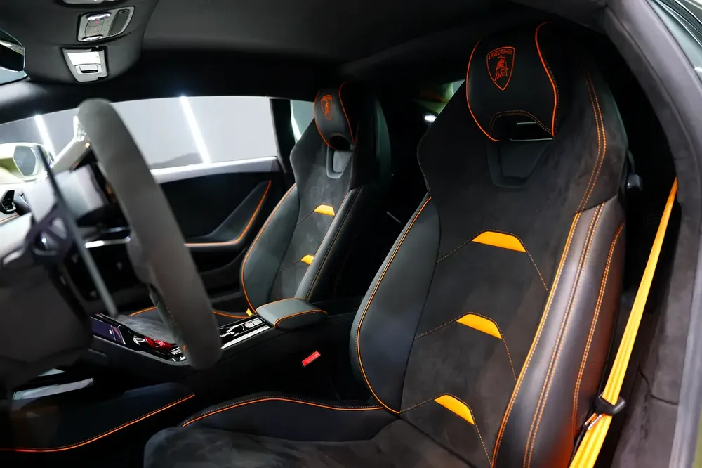 2023 Huracan Tecnica, 60th Anniversary, Lifting System, Apple CarPlay, Lamborghini Warr + Serv!! - Image 5