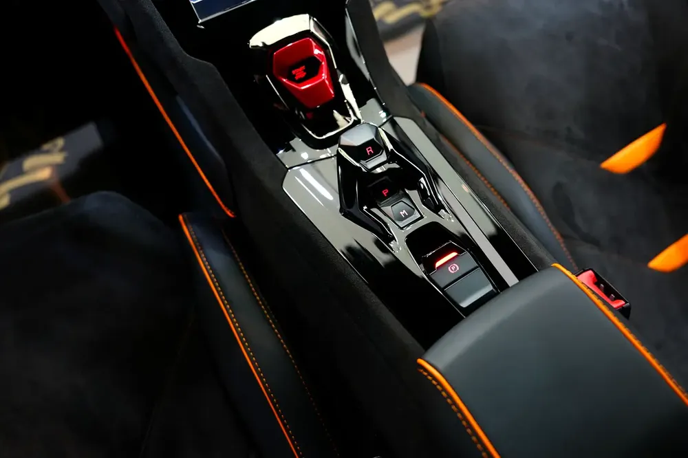 2023 Huracan Tecnica, 60th Anniversary, Lifting System, Apple CarPlay, Lamborghini Warr + Serv!! - Image 9