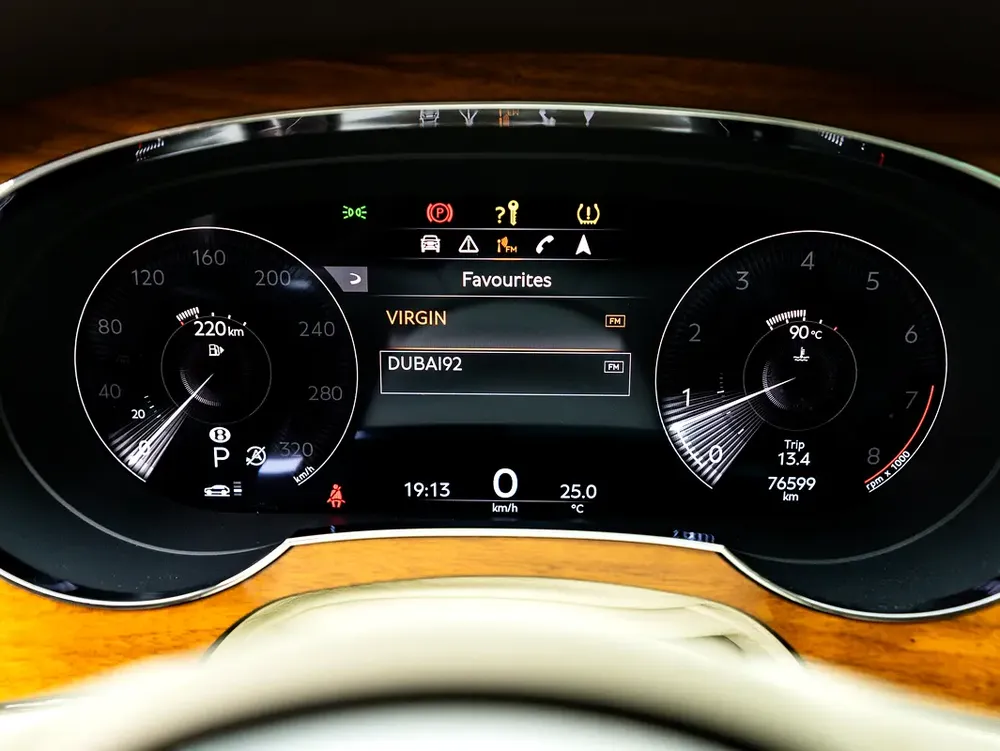 2022 Bentley Bentayga, April 2027 Bentley Warranty, GCC - Image 12