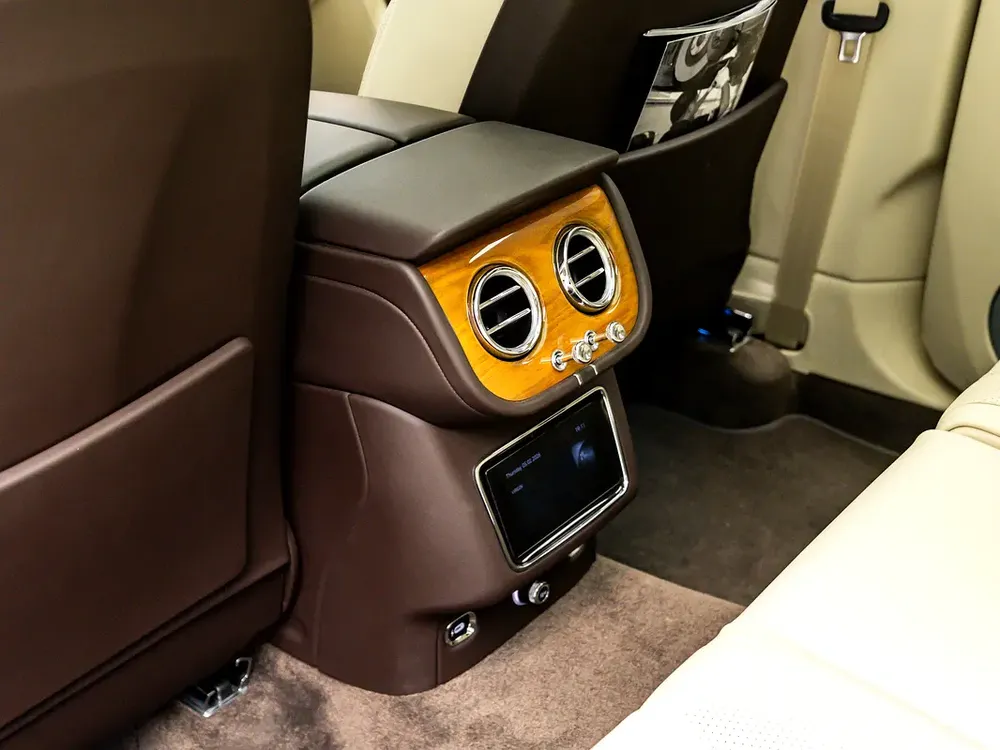 2022 Bentley Bentayga, April 2027 Bentley Warranty, GCC - Image 19