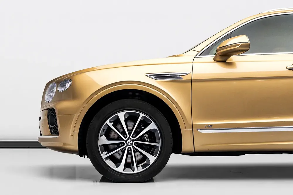 2022 Bentley Bentayga, April 2027 Bentley Warranty, GCC - Image 6