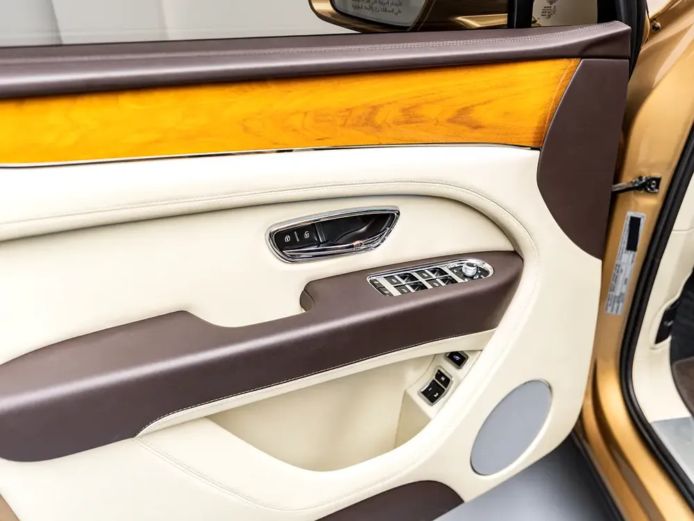 2022 Bentley Bentayga, April 2027 Bentley Warranty, GCC - Image 8
