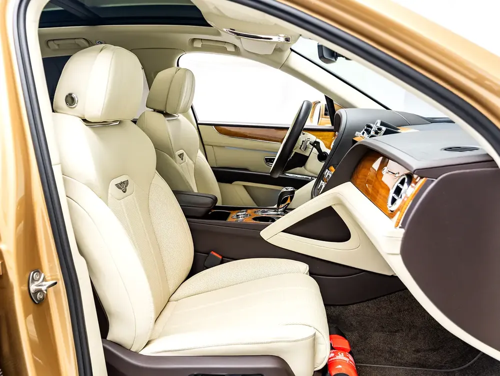 2022 Bentley Bentayga, April 2027 Bentley Warranty, GCC - Image 9