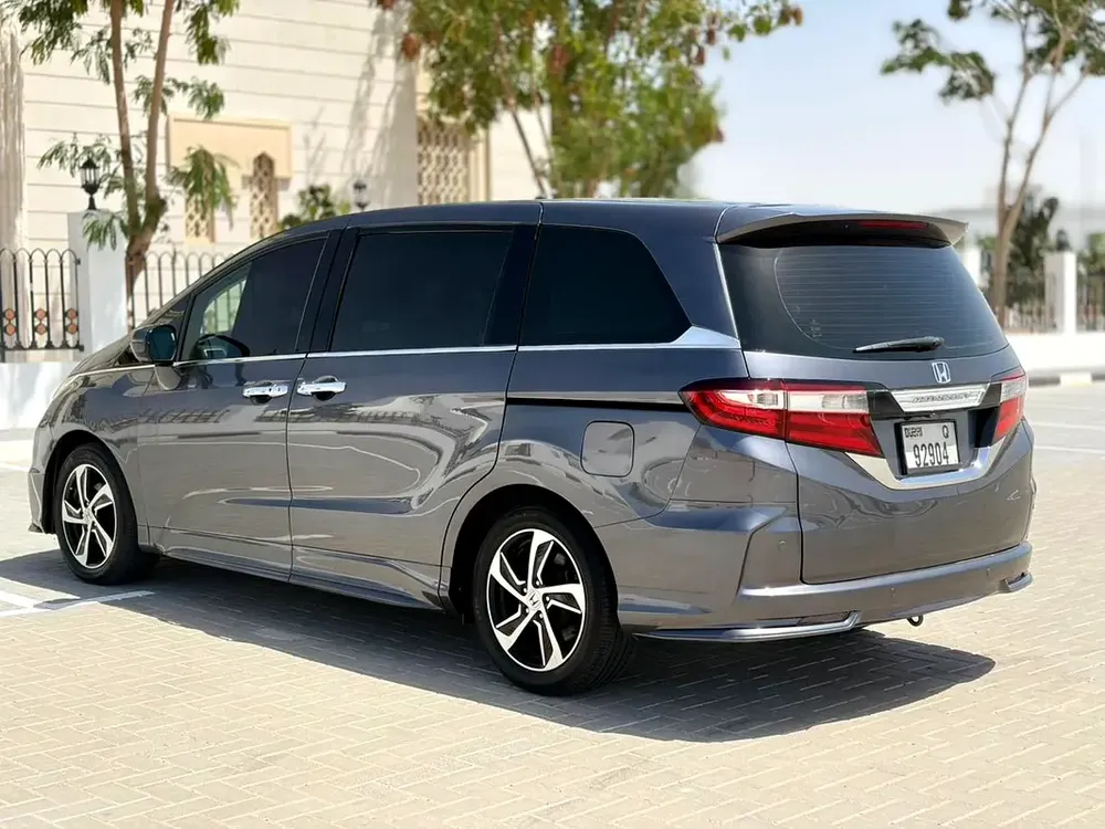 Honda Odyssey EX 2017 - GCC Specs - Excellent Condition - Image 5