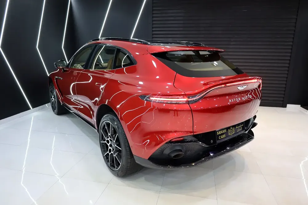 2021 Aston Martin DBX 550, Panoramic Roof, Very Low KM, GCC Specs!! - Image 15