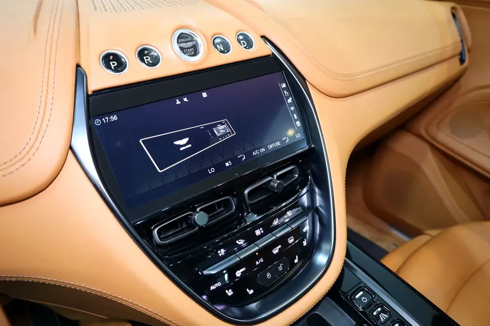 2021 Aston Martin DBX 550, Panoramic Roof, Very Low KM, GCC Specs!! - Image 5