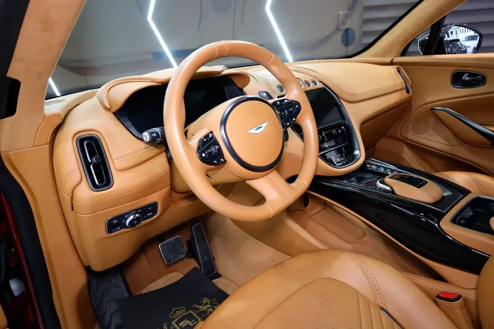 2021 Aston Martin DBX 550, Panoramic Roof, Very Low KM, GCC Specs!! - Image 6