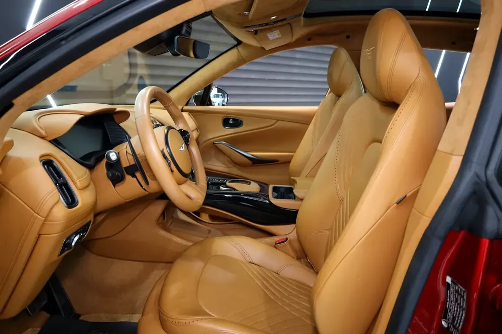 2021 Aston Martin DBX 550, Panoramic Roof, Very Low KM, GCC Specs!! - Image 7