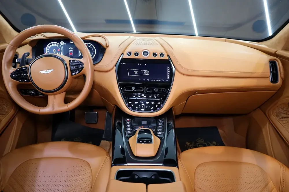 2021 Aston Martin DBX 550, Panoramic Roof, Very Low KM, GCC Specs!! - Image 8