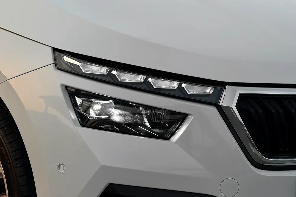 Full Agency Service History / 2 Keys | Skoda Kamiq Ambition 2022 GCC Specifications (Single Owner) - Image 5