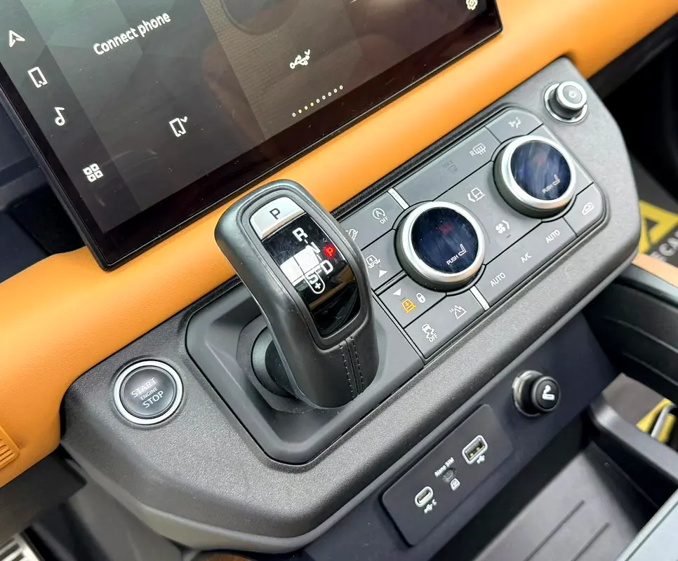 2023 Land Rover Defender 90 X-Dynamic HSE P400 | GCC Specs - Image 13