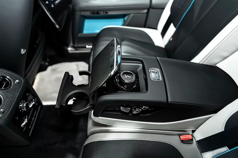 2024 ROLLS ROYCE GHOST BLACK BADGE | DELIVERY MILEAGE | STARLIGHT | REAR TVS | CARBON RIMS - Image 14