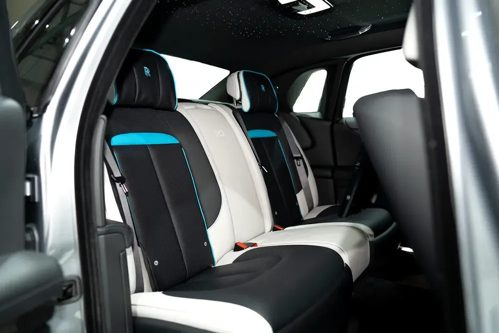 2024 ROLLS ROYCE GHOST BLACK BADGE | DELIVERY MILEAGE | STARLIGHT | REAR TVS | CARBON RIMS - Image 17