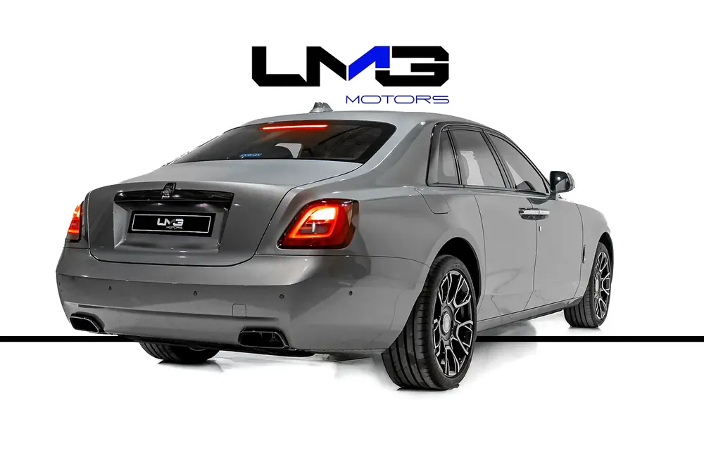 2024 ROLLS ROYCE GHOST BLACK BADGE | DELIVERY MILEAGE | STARLIGHT | REAR TVS | CARBON RIMS - Image 4