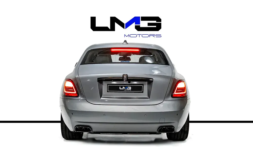 2024 ROLLS ROYCE GHOST BLACK BADGE | DELIVERY MILEAGE | STARLIGHT | REAR TVS | CARBON RIMS - Image 5