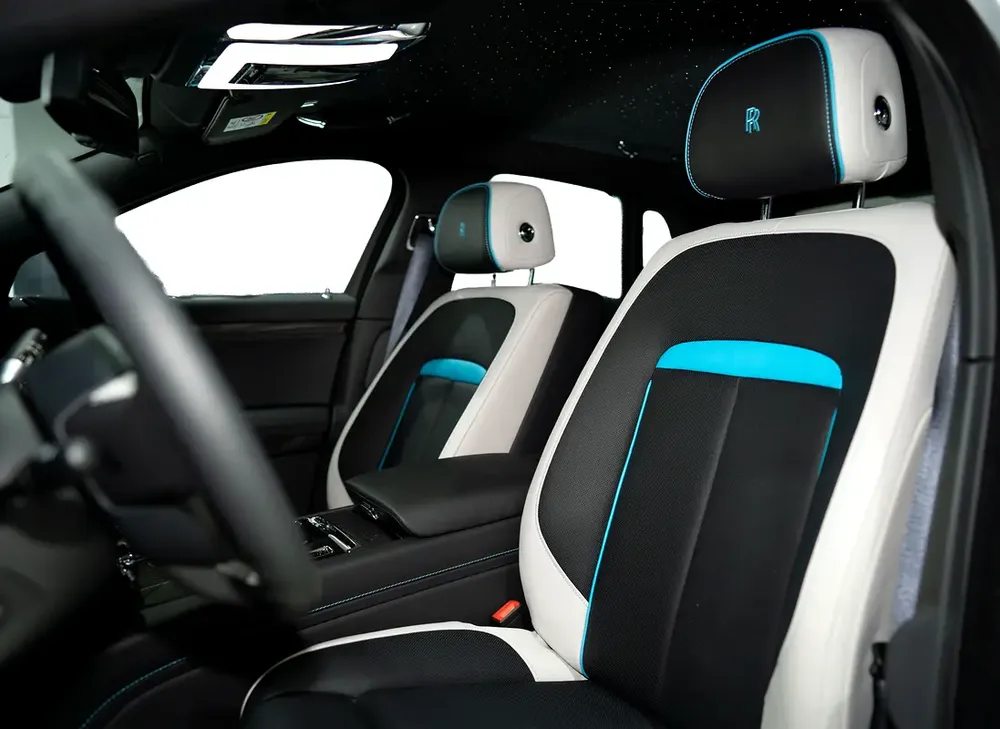 2024 ROLLS ROYCE GHOST BLACK BADGE | DELIVERY MILEAGE | STARLIGHT | REAR TVS | CARBON RIMS - Image 8